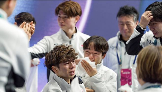 하늘은 어찌하여 일본 낳고, 미국 또 낳았는가...'2연속 은메달' 日 피겨 단체, 대통곡+눈물 바다→마지막엔 웃음