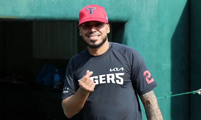 '롯데 1위 타자' 보며 성공 꿈꾸는 KIA 15억 외인…