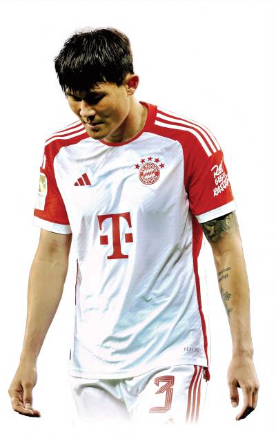 하다하다 벤치 자리도 없는 신세라니… 김민재, 팀내 센터백 4옵션까지 밀렸나