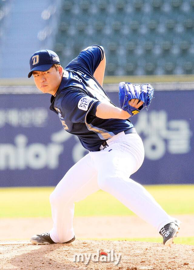 삼성→트레이드→NC→방출→LG 국대 사이드암 끝내 유니폼 벗는다