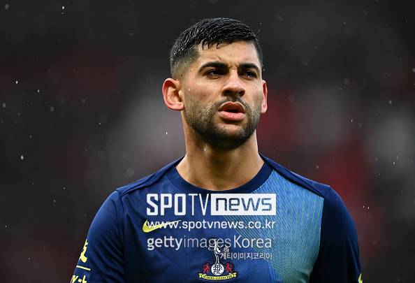 손흥민과 이별→한국에서 끔찍한 부상...1경기도 출전하지 못한 '차기 주장감', 로메로에 지친 팬들은 복귀 염원