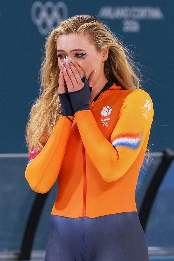 '눈물로 화장 번졌다' 전용기+개막식 불참+디바 논란 '유튜버 복서의 연인' 레이르담, 폴 응원 속 올림픽 신기록 '금메달'...실력만큼은 '진짜'