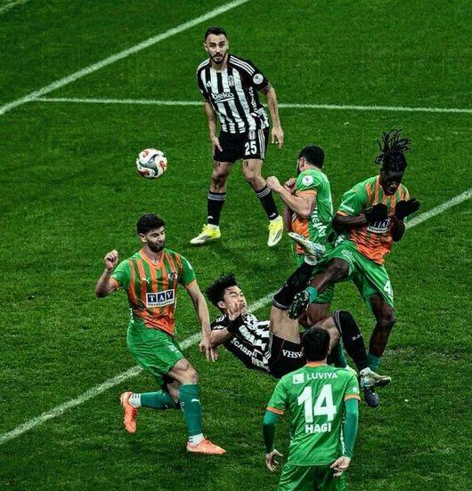 환상적인 데뷔골, 남은 건 씁쓸함...현지서 오현규 향해 '눈찢기' 인종차별 포착