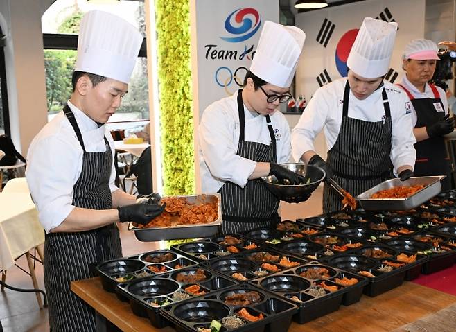 “잘 먹고 있어요” 차준환·심석희도 극찬…22억 쏟은 ‘도시락’ 화제