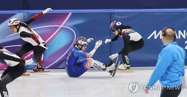 알고보니 충돌 전 스케이트 날 앞서… 2위였던 한국, 오심으로 탈락했다[초점]