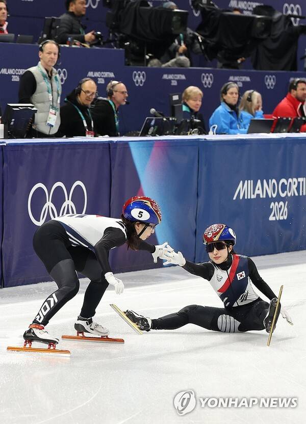 날카로운 스케이트날에 배 찔렸는데… 김길리, 고통에도 터치만 생각했다 [혼성계주 준결승]
