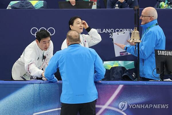 한국 코치는 왜 돈들고 판정 항의하러갔나
