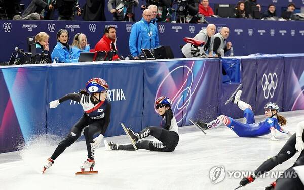한국 코치는 왜 돈들고 판정 항의하러갔나