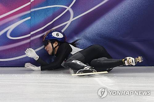日 매체, 한국 넘어져 통쾌했나?