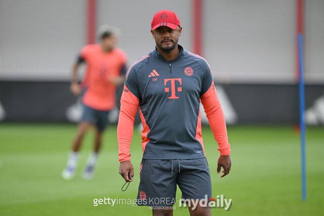 김민재 관중석으로 보낸 콤파니 감독