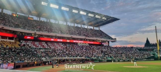 [오피셜] 'KBO 최초' SSG→한화→LG·KIA→롯데→삼성·KT→두산·NC·키움... KIA가 '50명' 코칭스태프 가장 많았다, '투수 317명' 최다 등록