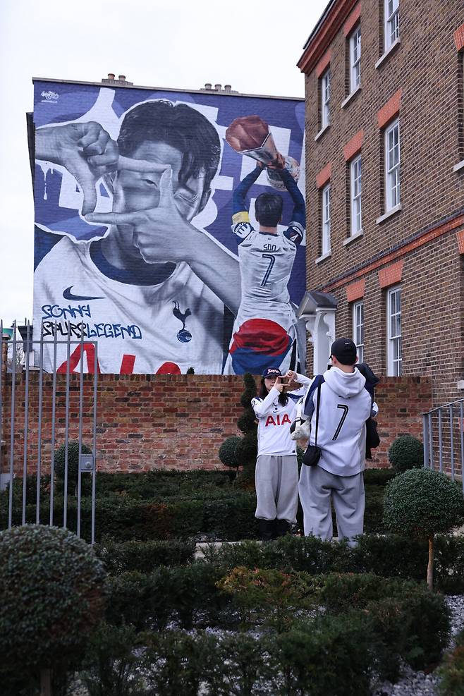 손흥민도 이런 대우 받아본 적 없다...6개월 만에 LAFC '레전드' 선언, 토트넘도 10년 만에 해준 벽화인데→2번째 벽화 공개 예정