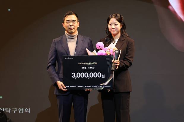 ‘국민삐약이’ 신유빈, 세계 1위 됐다