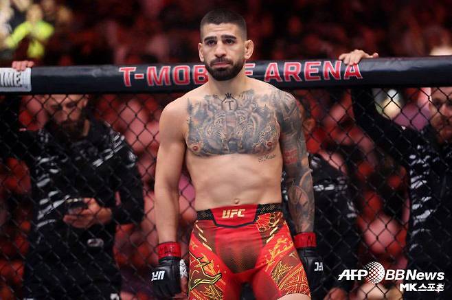 “복싱이 UFC보다 훨씬 우월해” 복싱 3체급 석권 스티븐슨, UFC 챔피언 토푸리아에게 ‘링 위 한판 대결 제안’