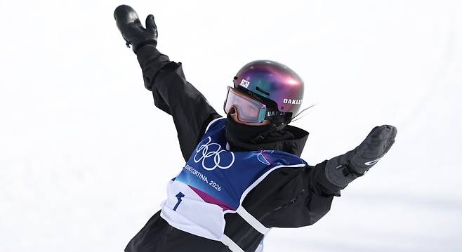 '결선행 보인다' 금메달 후보 최가온, 다소 박한 판정 속 82.25점으로 '3위'...3연패 도전하는 '지존' 클로이 김, 유일한 90점대 '1위'