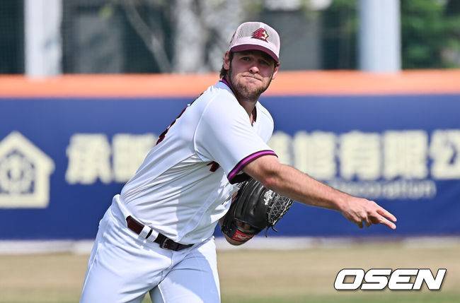 “큰 키를 활용한 투구 좋아해” 193cm 장신 외인투수, 한국행 결심에 로젠버그·카디네스 도움 받았다