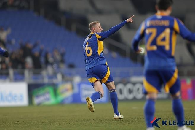 ‘추가시간의 비극’ 울산HD 김현석호 데뷔전서 멜버른에 1-2 패배…ACLE 9위 추락, 16강행 ‘적신호’ [SS현장리뷰]