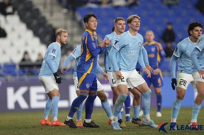 ‘추가시간의 비극’ 울산HD 김현석호 데뷔전서 멜버른에 1-2 패배…ACLE 9위 추락, 16강행 ‘적신호’ [SS현장리뷰]