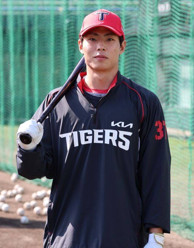 “김서현 선배님 상대하고 싶다, 가장 빠른 공 던지니까…신인상+100안타” KIA 외야에 등장한 야망남, 언젠가 나성범처럼[MD아마미오시마]