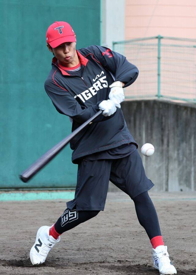 “김서현 선배님 상대하고 싶다, 가장 빠른 공 던지니까…신인상+100안타” KIA 외야에 등장한 야망남, 언젠가 나성범처럼[MD아마미오시마]