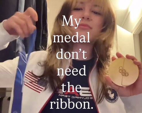 메달이 이 지경…받자마자 빛 바래고, 한 번 걸면 리본 ‘뚝’, 기쁨도 잠깐 ‘울화통’