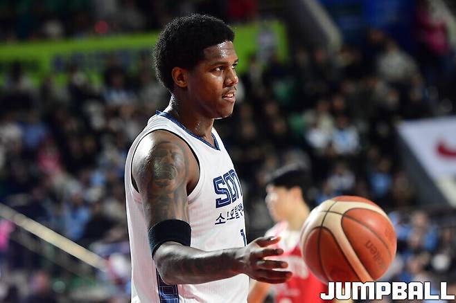 [부상] 부분 틀니 2개 빠진 나이트, 곧바로 병원 이동