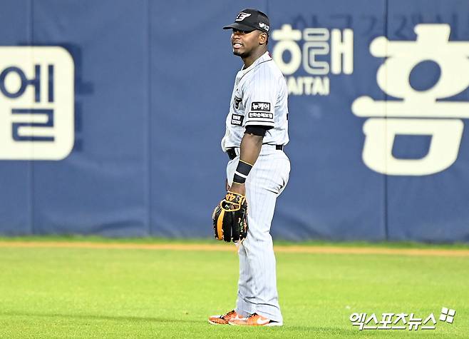 '2년 만에 환골탈태' 한화, 외야 한 자리 걱정 덜었다! 이토록 수비 훈련 진심이라니…코칭스태프 호평 일색