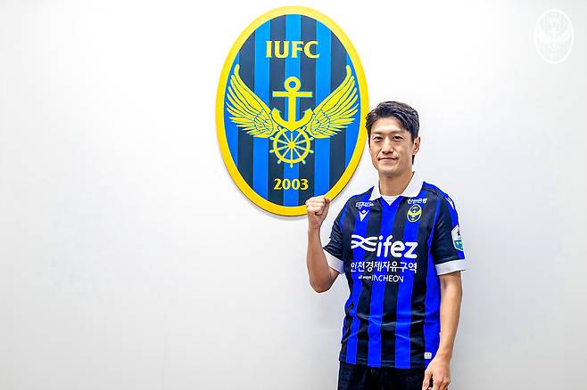 '하극상 논란' 중심에 섰던 이청용, 은퇴 위기 딛고 인천서 '현역 연장'