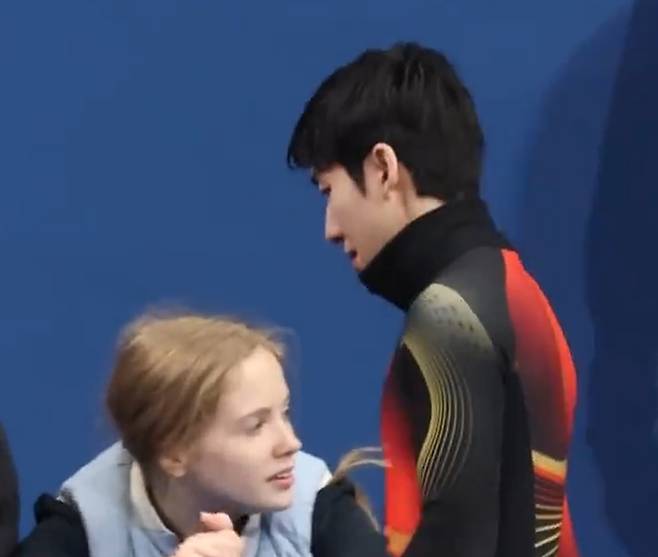 벤치라도 이제 진짜 '중국인'...린샤오쥔, 진심으로 中 대륙 녹였다 → 두손 모아 간절하게 → 메달 실패에 고개까지 떨궜다