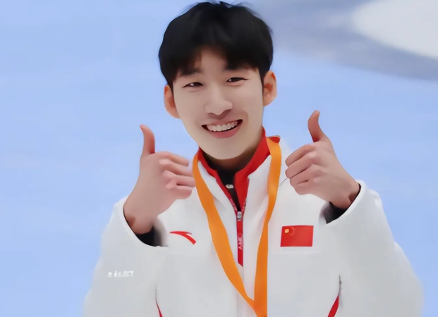 벤치라도 이제 진짜 '중국인'...린샤오쥔, 진심으로 中 대륙 녹였다 → 두손 모아 간절하게 → 메달 실패에 고개까지 떨궜다