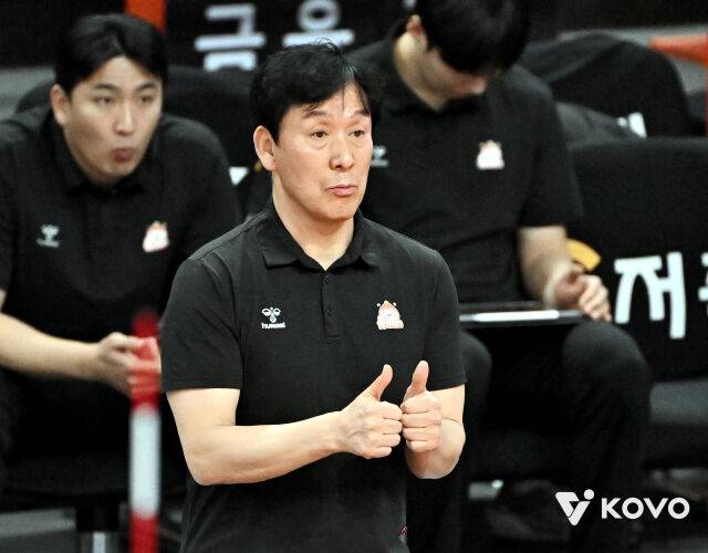 드디어 3위 고지 밟았다, 그럼에도 봄배구 전도사 왜 만족 못했나