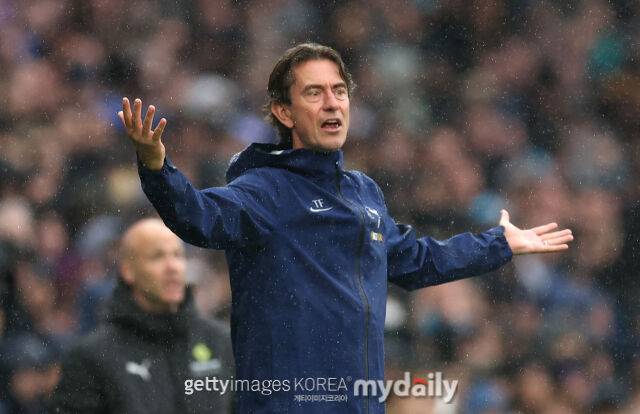 '손흥민 떠난 토트넘에서 평범한 선수단 물려 받았다'…프랭크 감독 경질 분석 '도박은 실패했다'