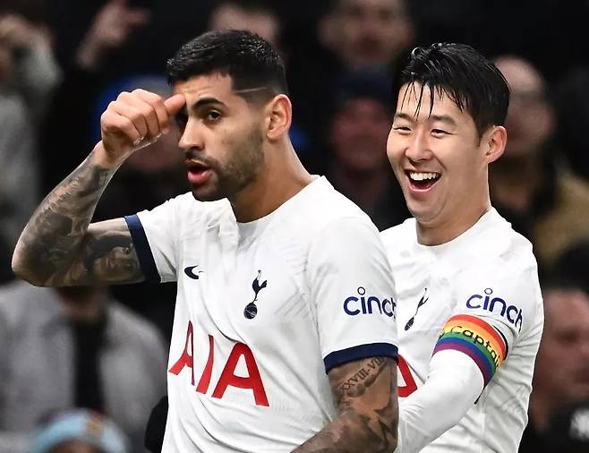 英 BBC “손흥민 주장 완장, 잘못 줬다” 프랭크 감독 경질 원인 집중 조명 “SON의 후임 리더를 잘못 선택했다”