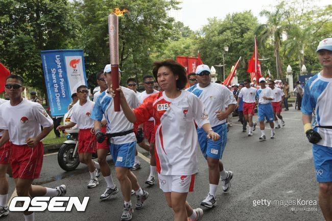 '역대 3위 33연승 질주' 안세영, 中전설 넘어 '역대급 신계' 수지 수산티의 '불멸 기록' 도전 준비