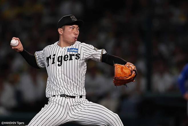 '日 초비상' 들것에 실려, 휠체어 타고 나갔다…'50G 무실점' 보유자 부상 심상치 않다