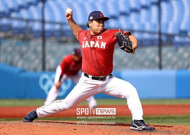 '日 초비상' 들것에 실려, 휠체어 타고 나갔다…'50G 무실점' 보유자 부상 심상치 않다