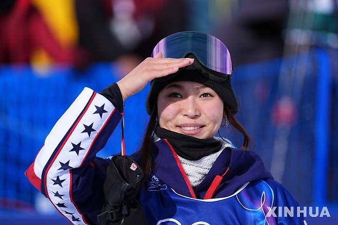 하늘 높이 날아오른 클로이 김, 스노보드 하프파이브 전체 1위로 결선 진출 [뉴시스Pic]