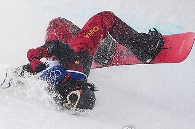 '스키 여제' 이어 中 선수도 끔찍한 사고…클로이 김과 경쟁했던 류지아위 공포의 추락