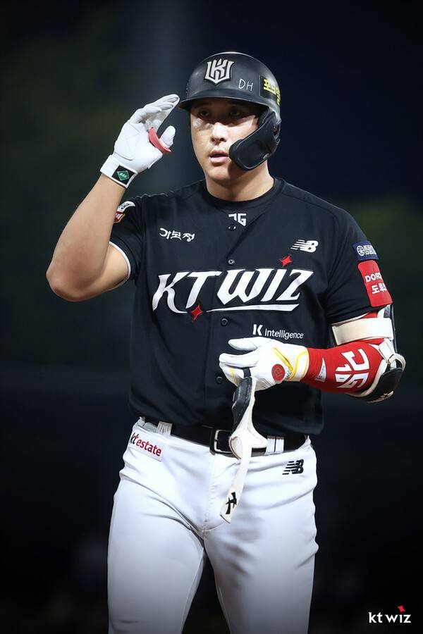 [공식발표] 깜짝 복귀! '은퇴 선언' 황재균, KT 스프링캠프 평가전서 마이크 잡는다…멜버른 상대로 3경기 진행