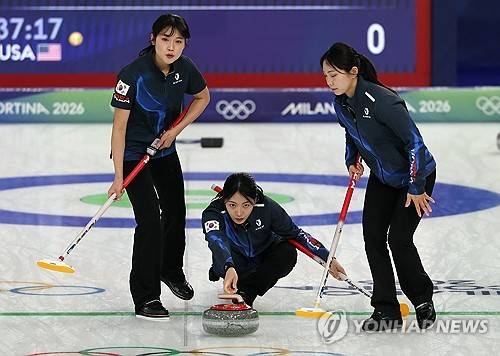 한국 여자 컬링, 1차전서 미국에 4-8 역전패…'8년 만의 입상' 도전→아쉬운 출발