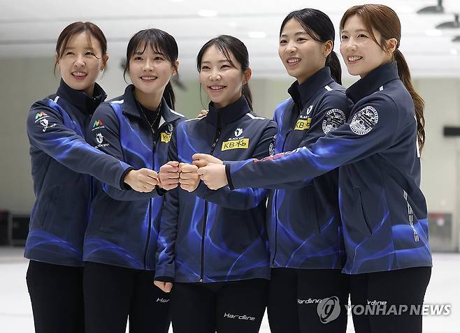 한국 여자 컬링, 1차전서 미국에 4-8 역전패…'8년 만의 입상' 도전→아쉬운 출발