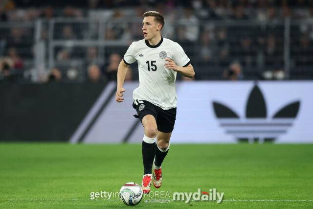 '바이에른 뮌헨, 2연속 결장 김민재 방출하고 도르트문트 센터백 영입 필요'…독일 레전드 수비수 강조