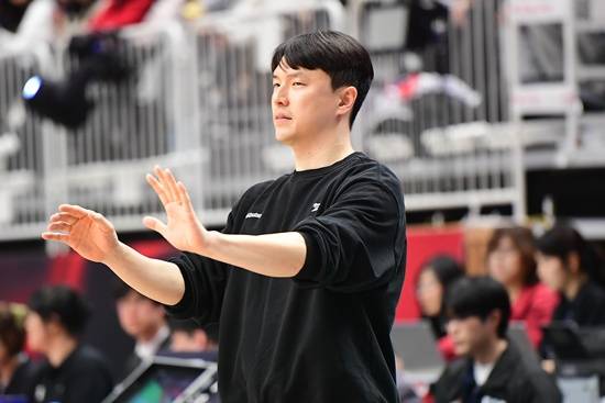 [오피셜] '사상 초유' 감독 지각 사태→결국 KBL·구단 칼 빼들었다...김효범 감독, 300+200만원 벌금 징계→소명도 안했다