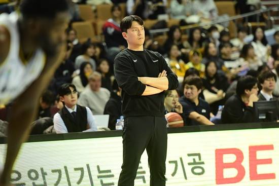 [오피셜] '사상 초유' 감독 지각 사태→결국 KBL·구단 칼 빼들었다...김효범 감독, 300+200만원 벌금 징계→소명도 안했다