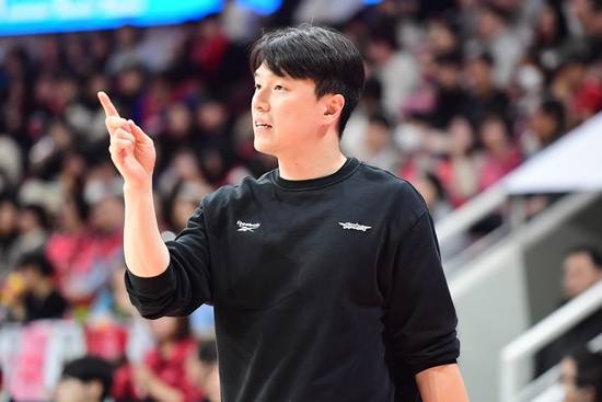 [오피셜] '사상 초유' 감독 지각 사태→결국 KBL·구단 칼 빼들었다...김효범 감독, 300+200만원 벌금 징계→소명도 안했다