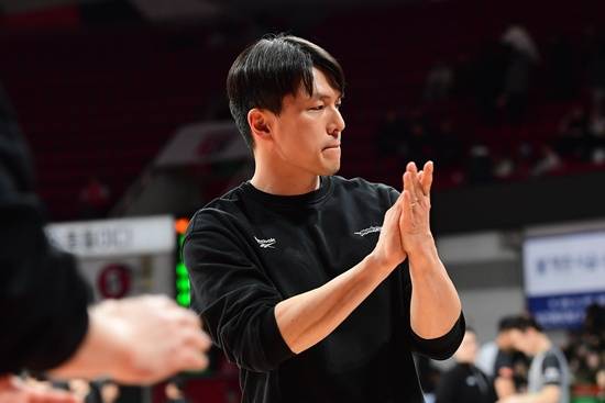 [오피셜] '사상 초유' 감독 지각 사태→결국 KBL·구단 칼 빼들었다...김효범 감독, 300+200만원 벌금 징계→소명도 안했다