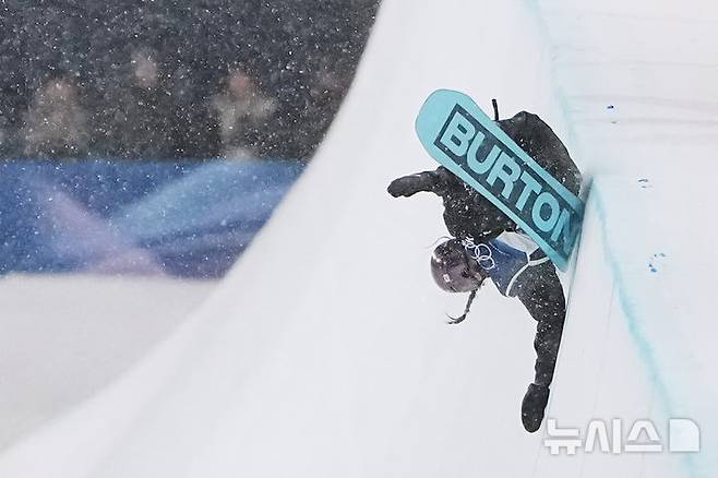 최가온, 결선 1차 시기서 추락…다행히 스스로 내려와[2026 동계올림픽]