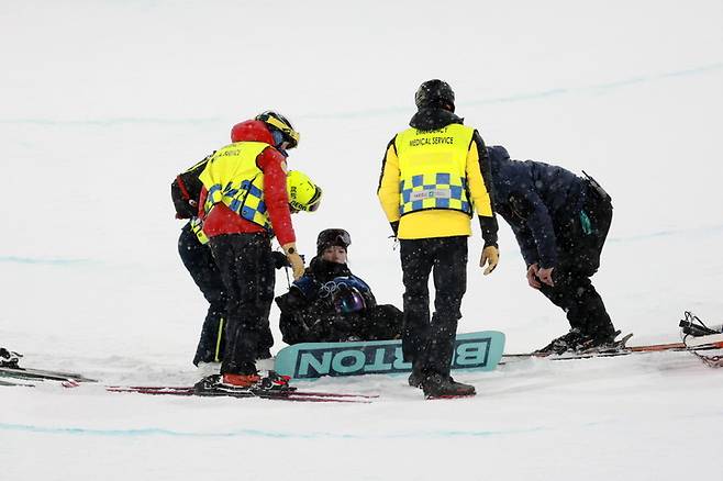 '변수 발생' 스노보드 최가온, 폭설에 쓰러졌다...결선 1차 시기서 추락 [2026 밀라노]