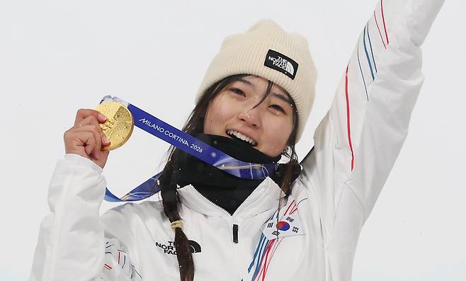 [속보] 불굴의 18세 최가온, 한국 설상 종목 첫 금메달