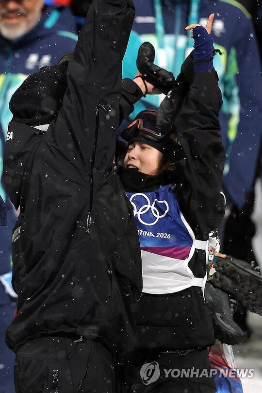 '한국에 깜짝 첫 金' 최가온은 누구인가 '17세 고교생·된찌·떡볶이 러버' [초점]